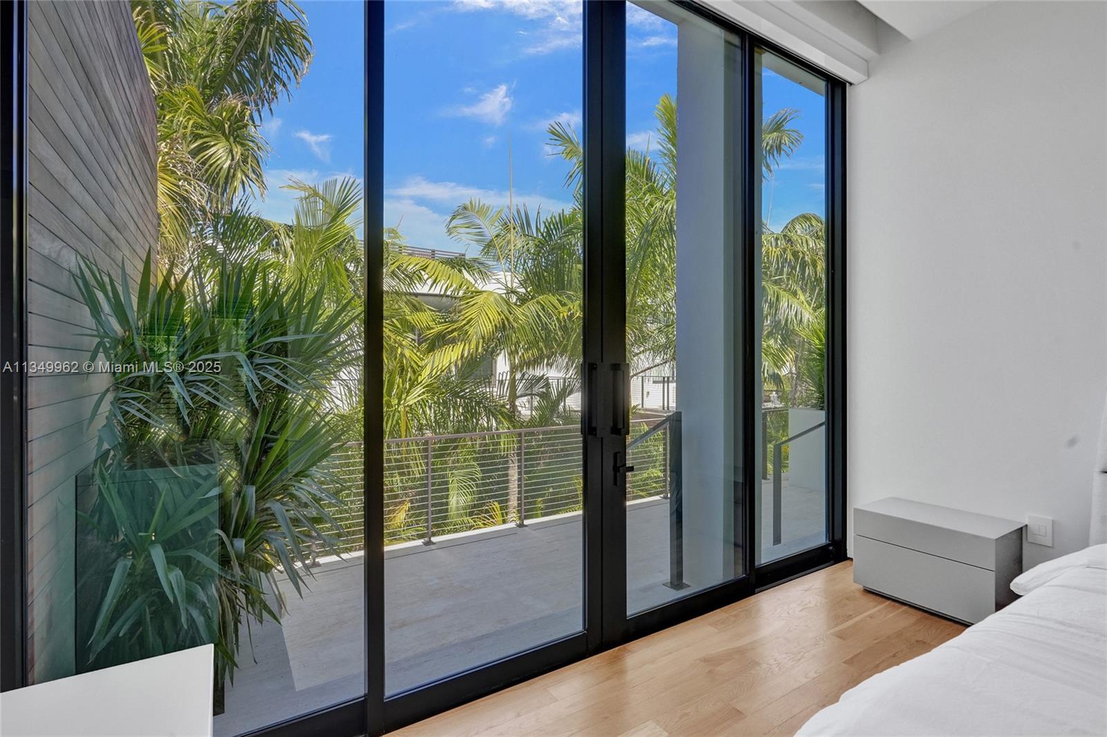GOLDEN BEACH SEC C - Residential