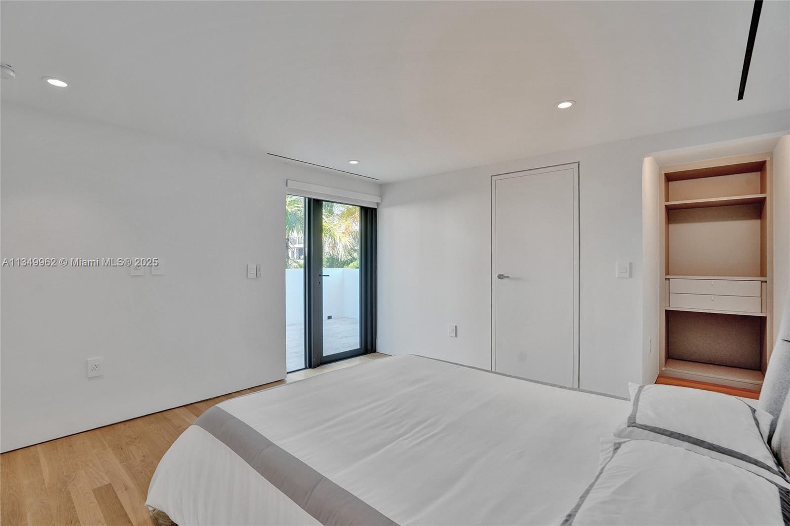 GOLDEN BEACH SEC C - Residential