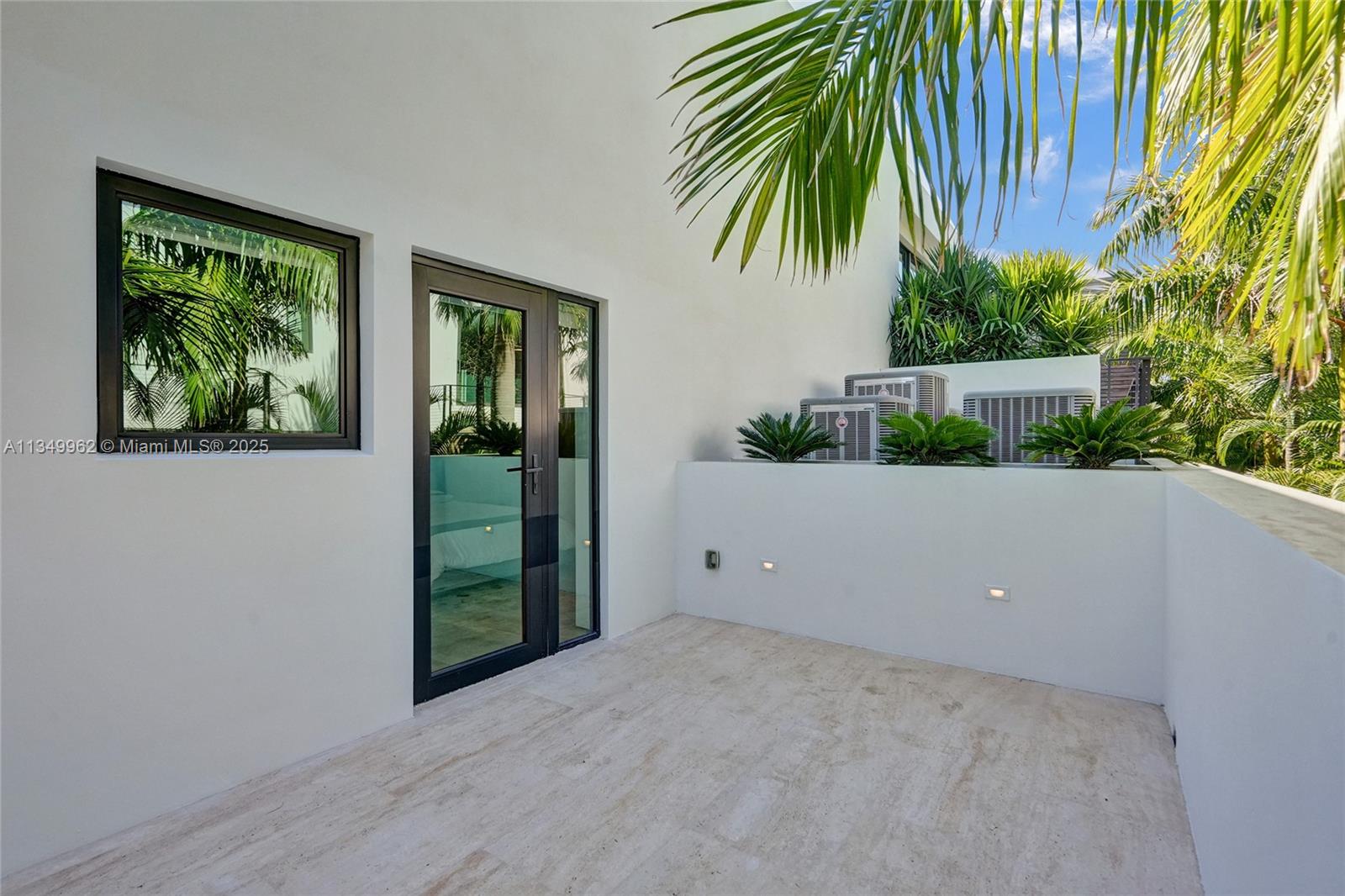 GOLDEN BEACH SEC C - Residential