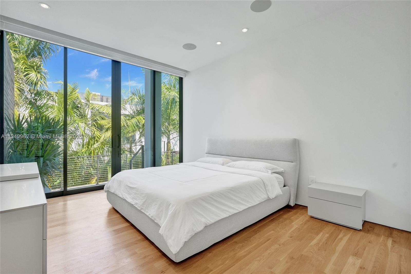 GOLDEN BEACH SEC C - Residential