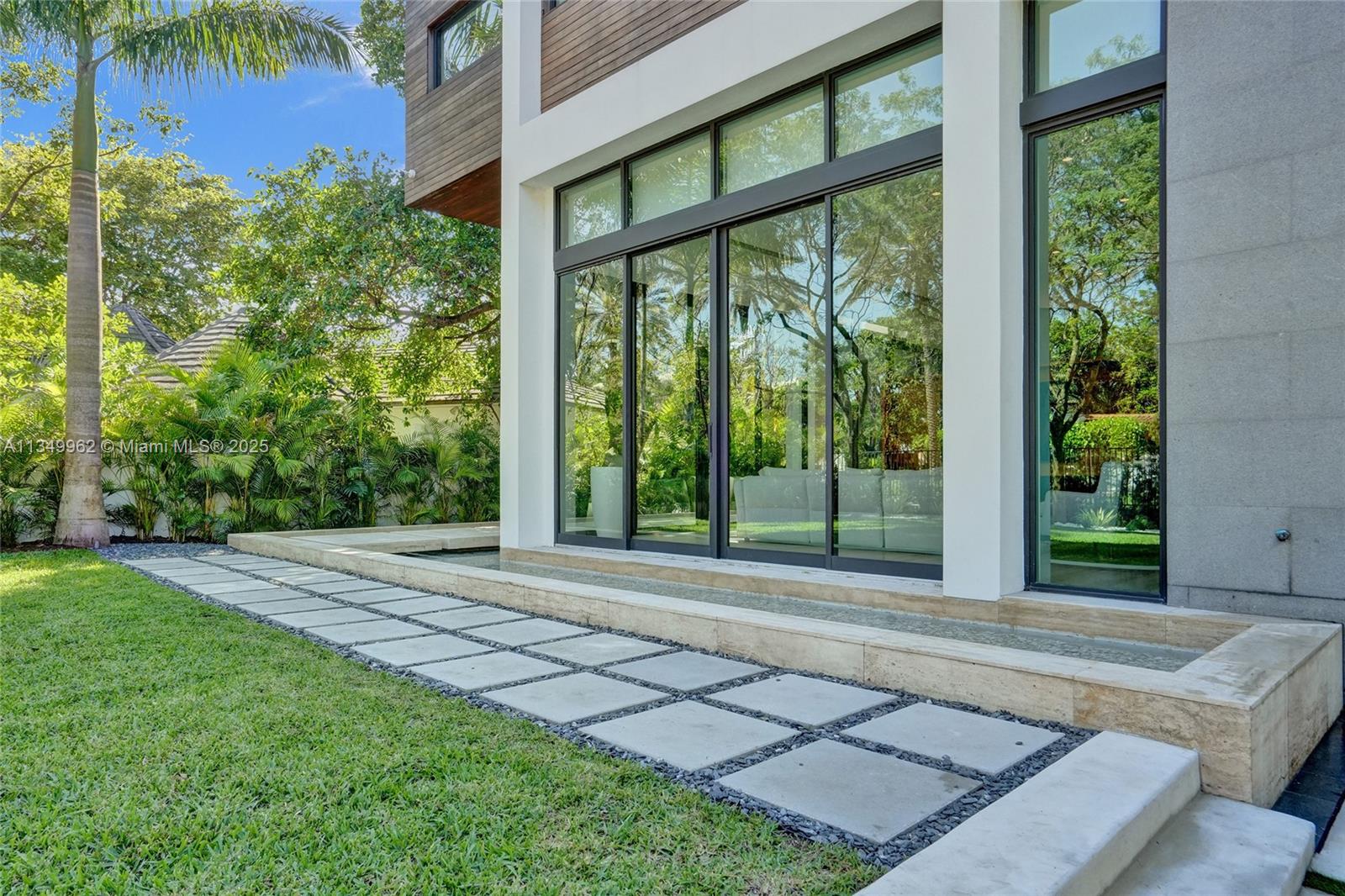 GOLDEN BEACH SEC C - Residential