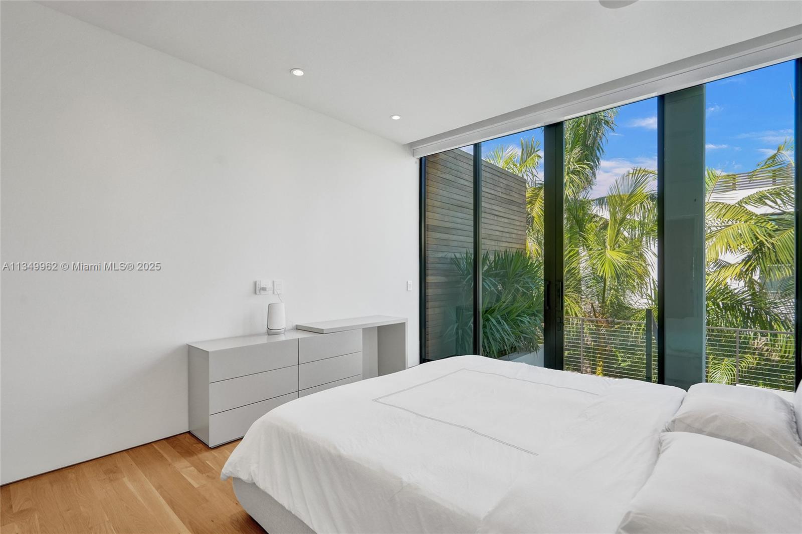 GOLDEN BEACH SEC C - Residential
