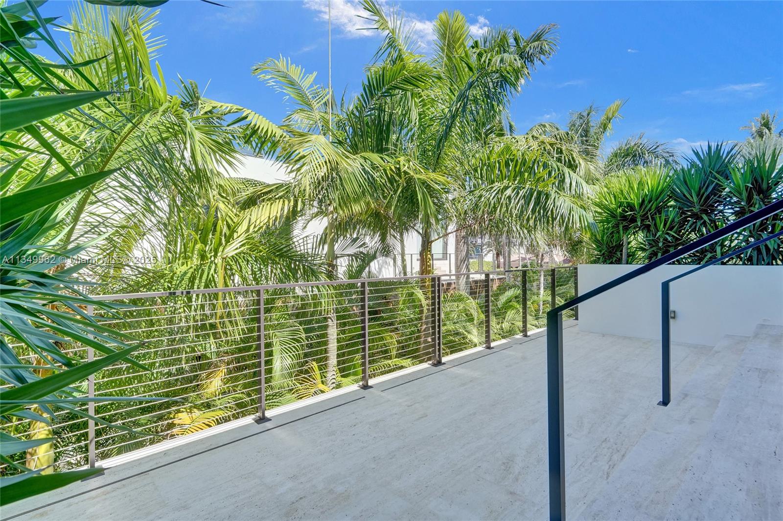 GOLDEN BEACH SEC C - Residential