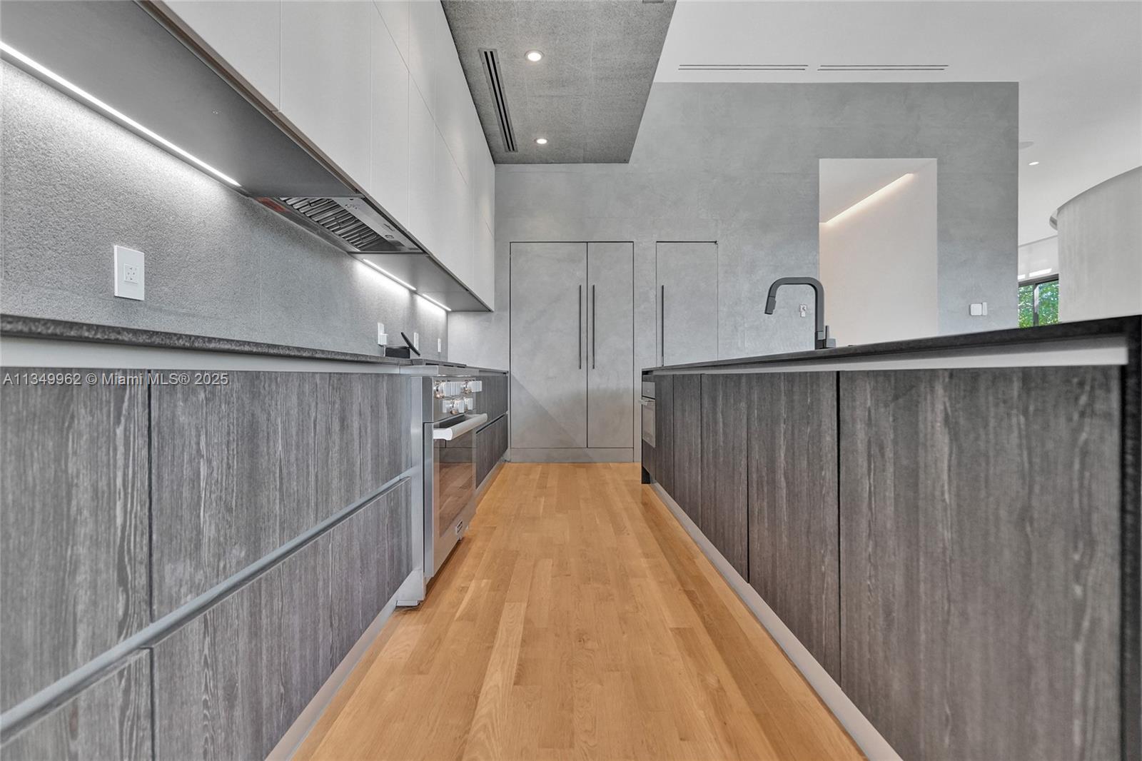 GOLDEN BEACH SEC C - Residential