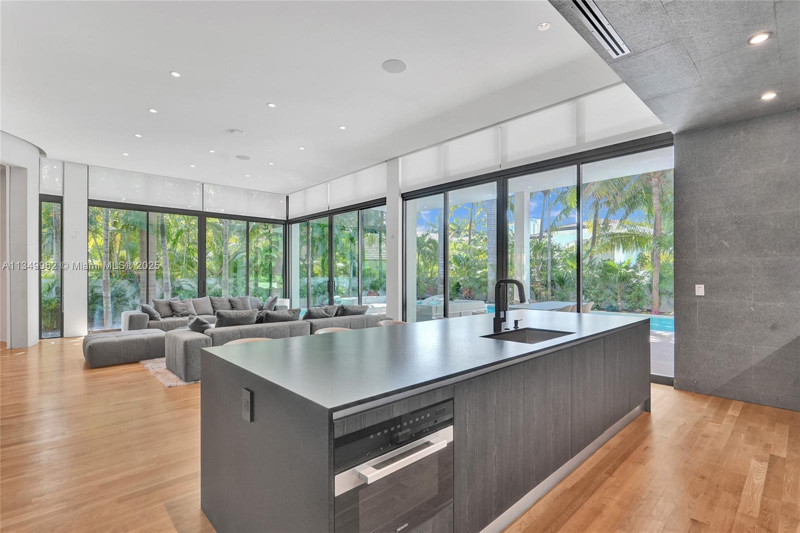 GOLDEN BEACH SEC C - Residential