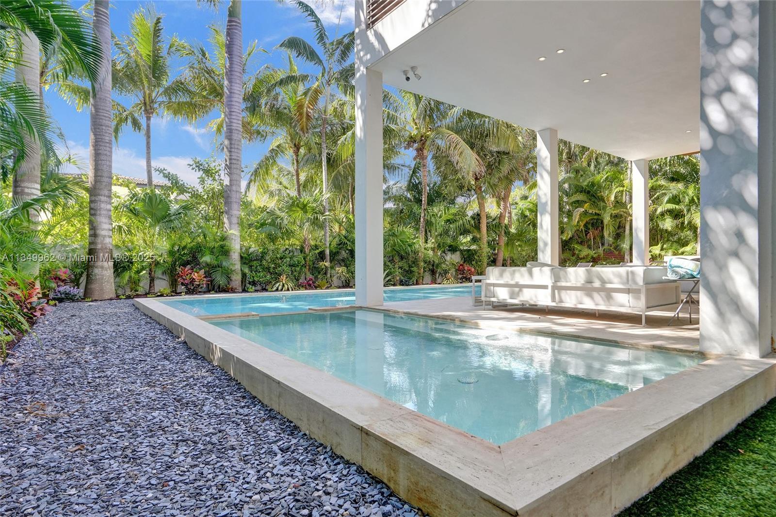 GOLDEN BEACH SEC C - Residential