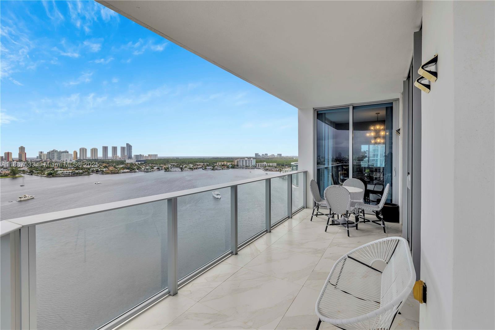 MARINA PALMS RESIDENCES - Residential