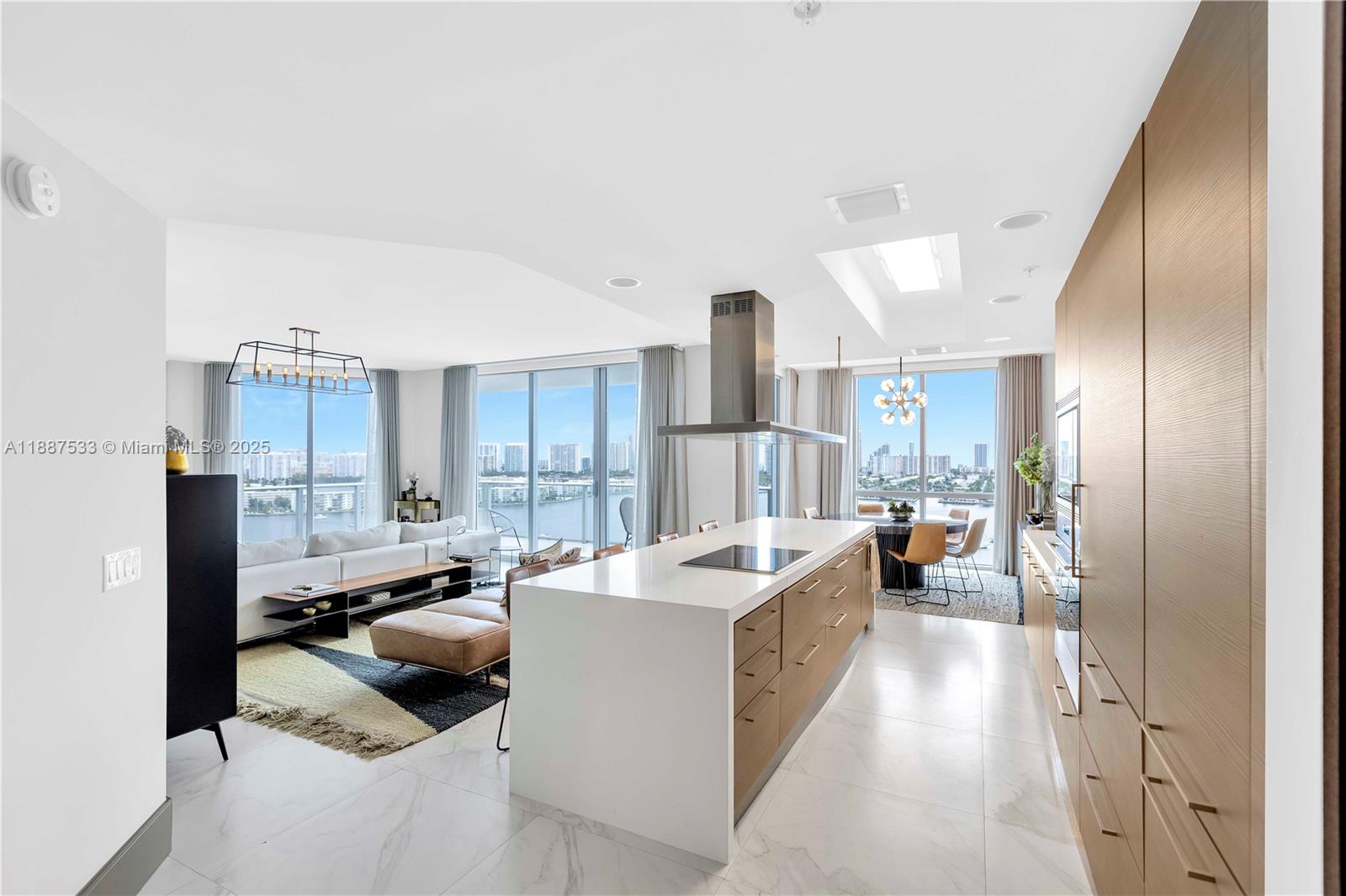 MARINA PALMS RESIDENCES - Residential