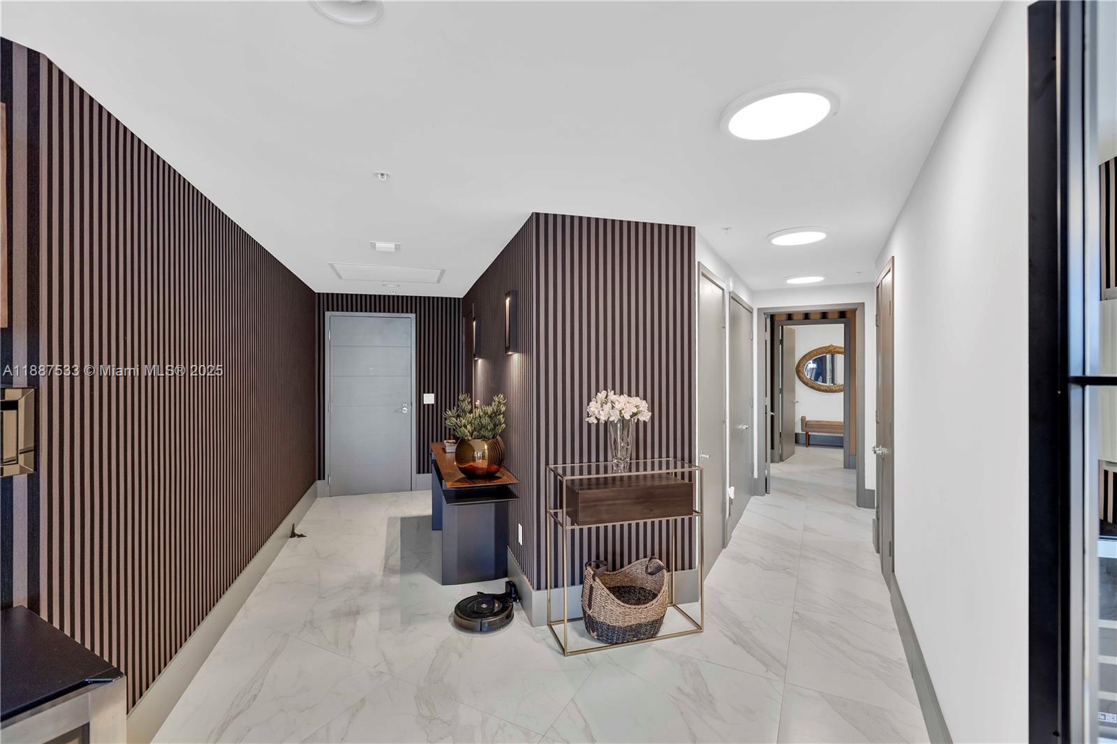 MARINA PALMS RESIDENCES - Residential