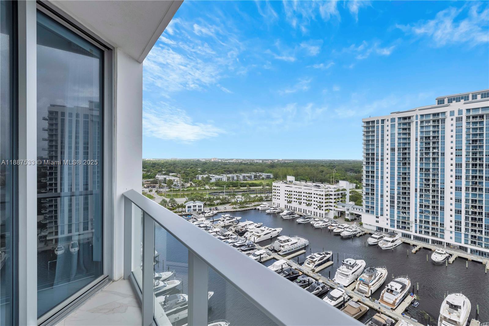 MARINA PALMS RESIDENCES - Residential