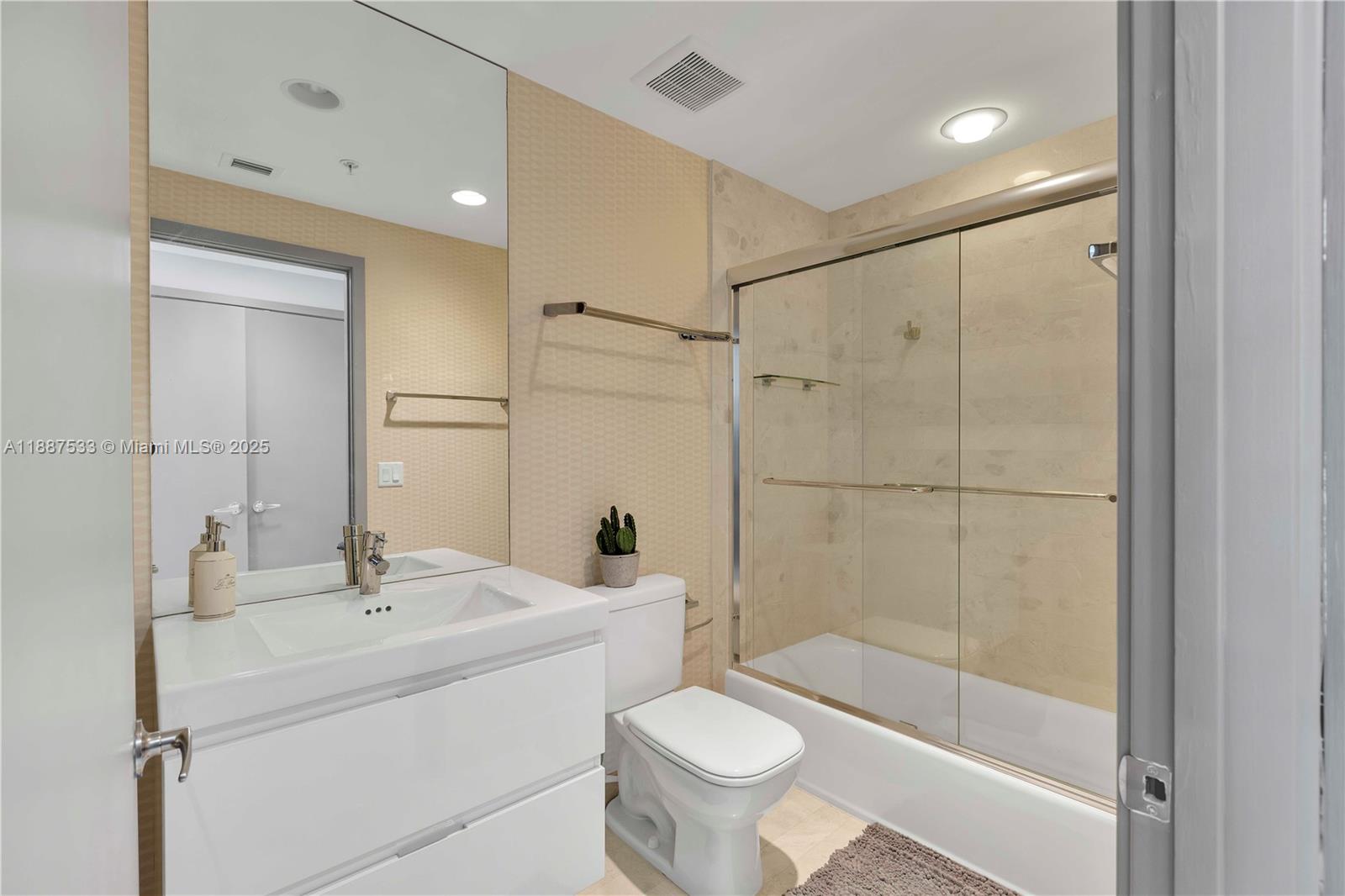 MARINA PALMS RESIDENCES - Residential