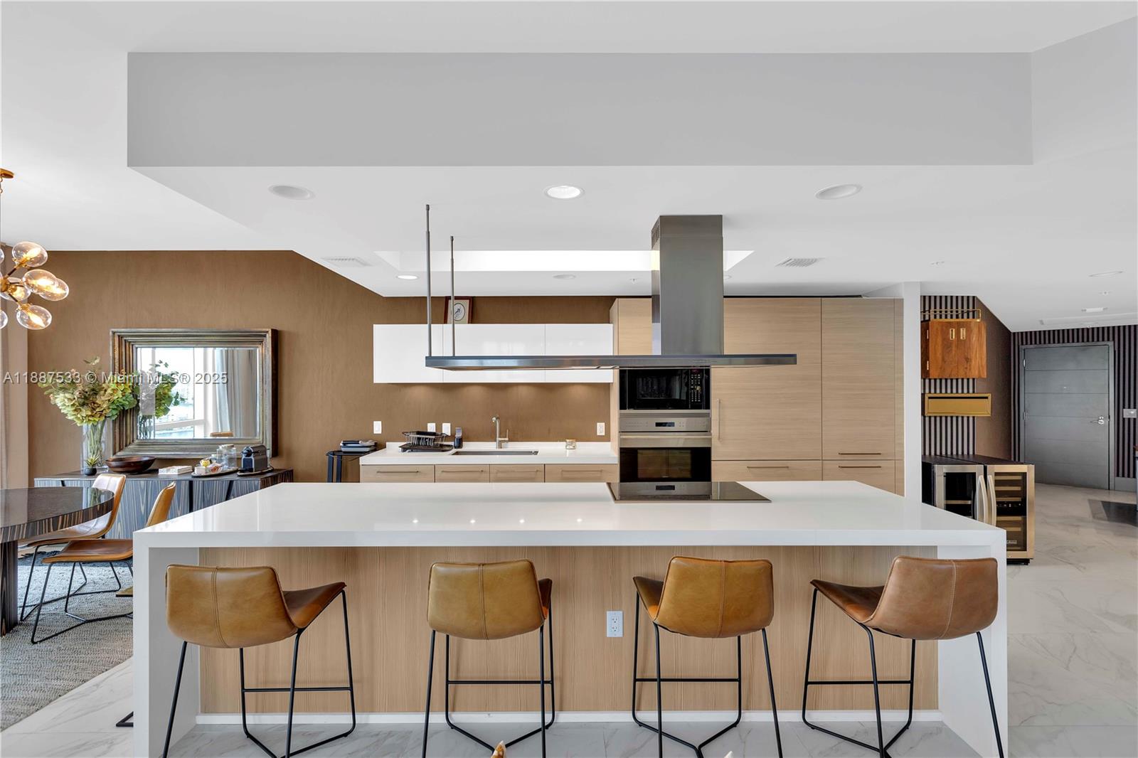 MARINA PALMS RESIDENCES - Residential