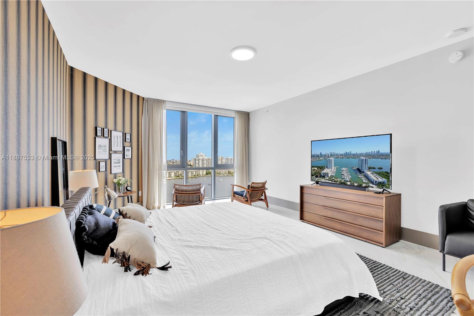MARINA PALMS RESIDENCES - Residential