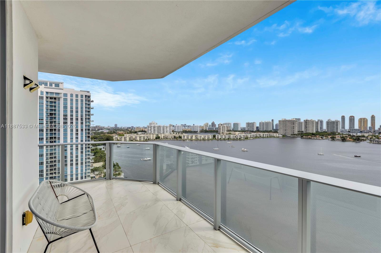 MARINA PALMS RESIDENCES - Residential
