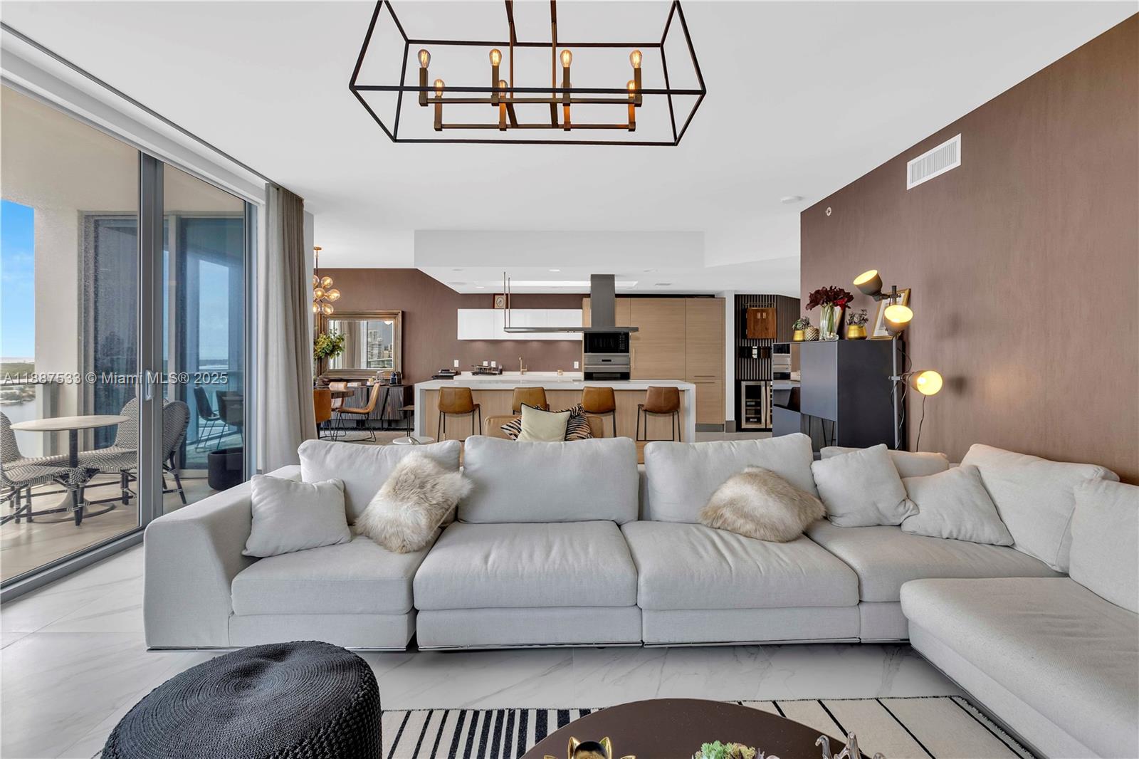 MARINA PALMS RESIDENCES - Residential