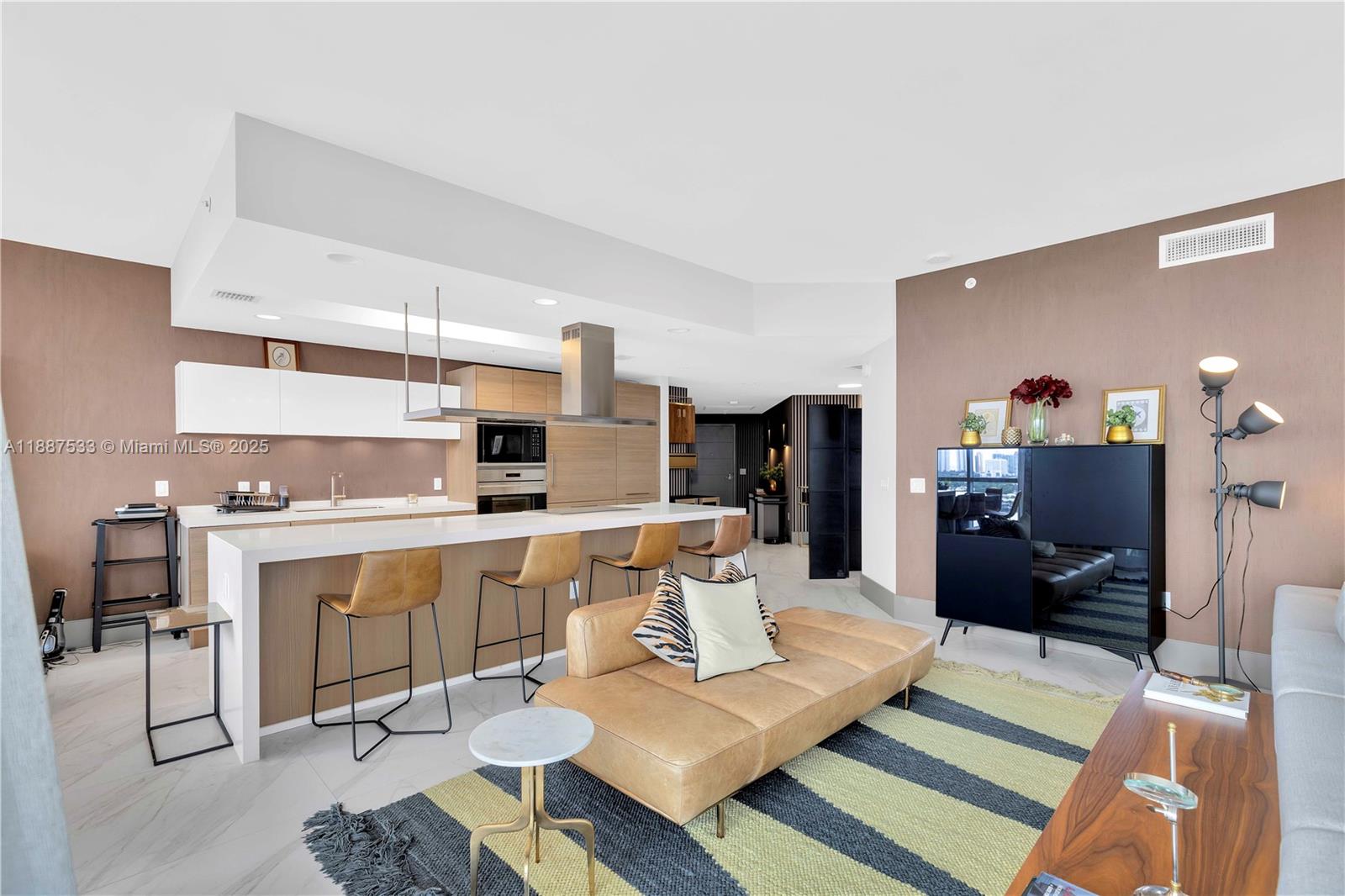 MARINA PALMS RESIDENCES - Residential