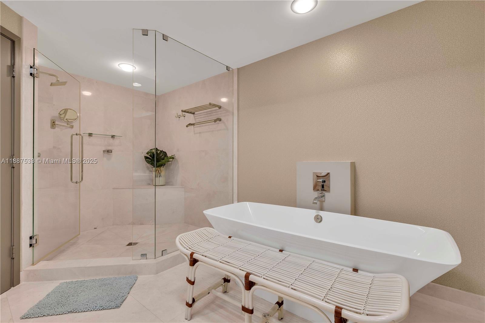 MARINA PALMS RESIDENCES - Residential