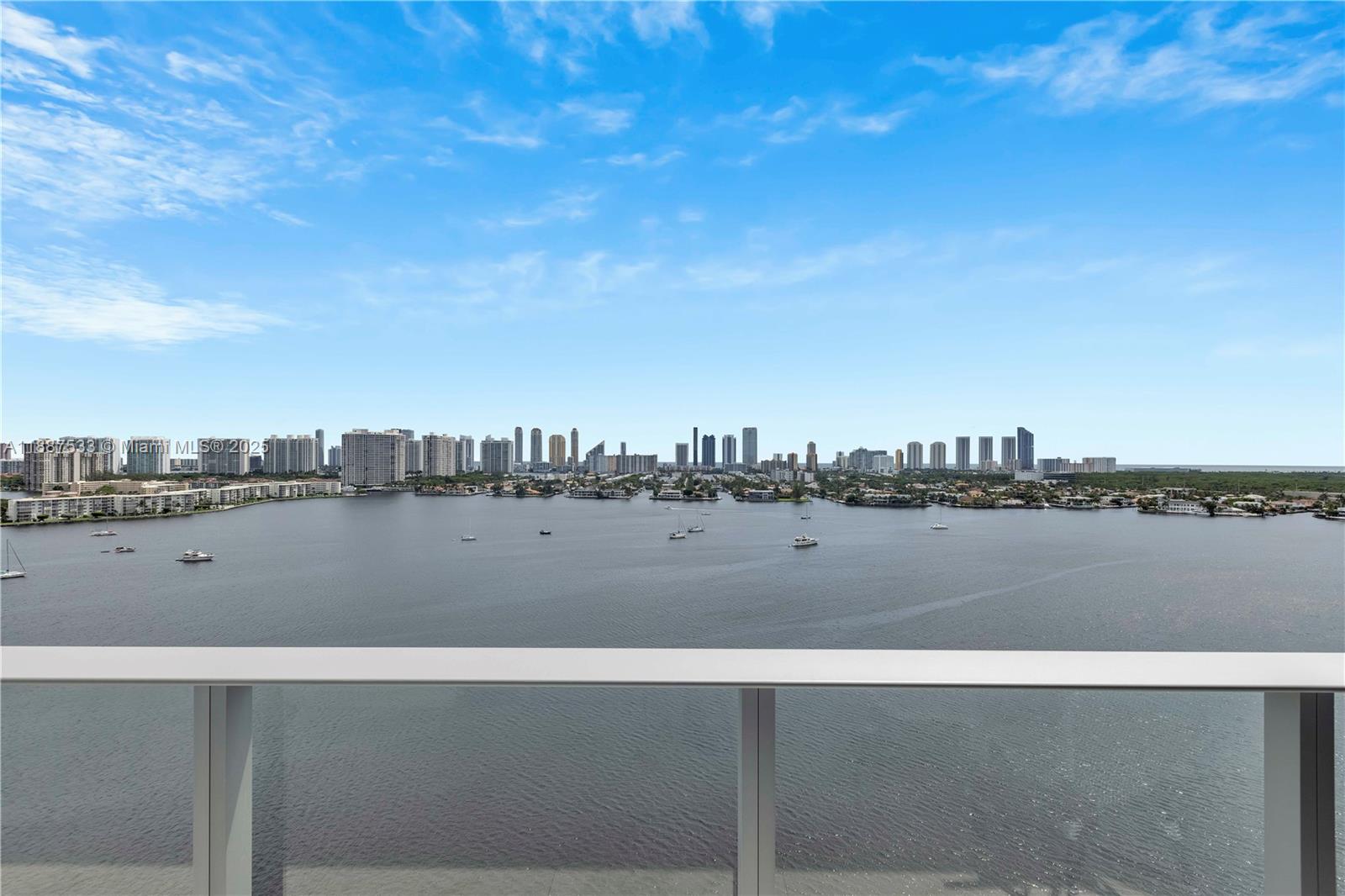 MARINA PALMS RESIDENCES - Residential