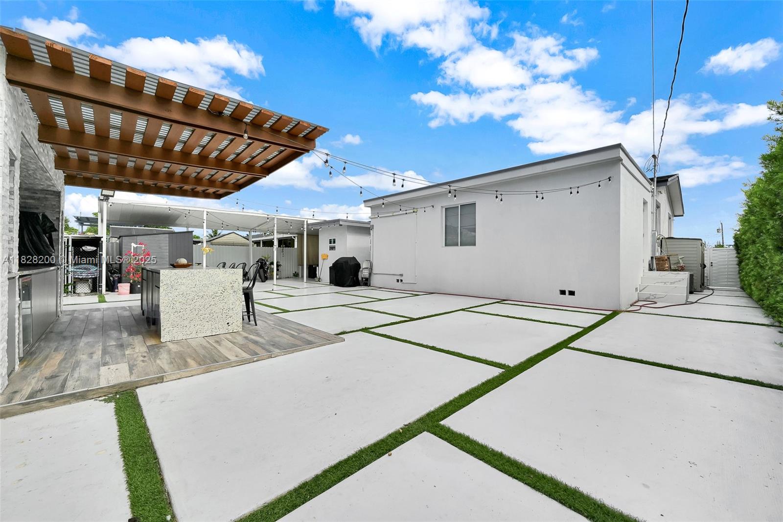 PALM ESTATES - Residential