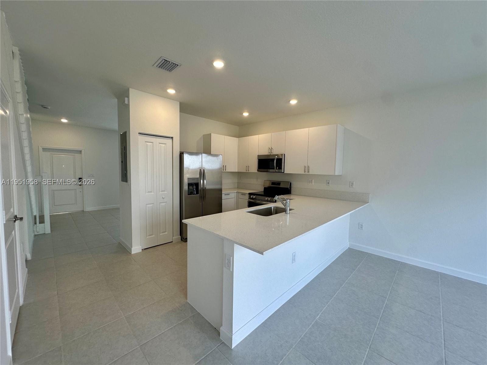 CEDAR POINTE - Residential