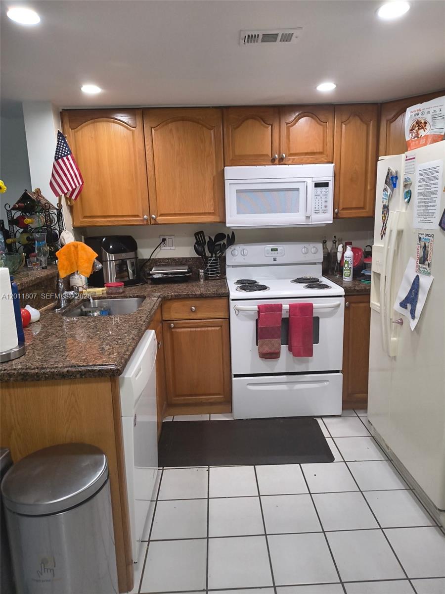 CORAL POINTE TOWNHOMES CO - Residential