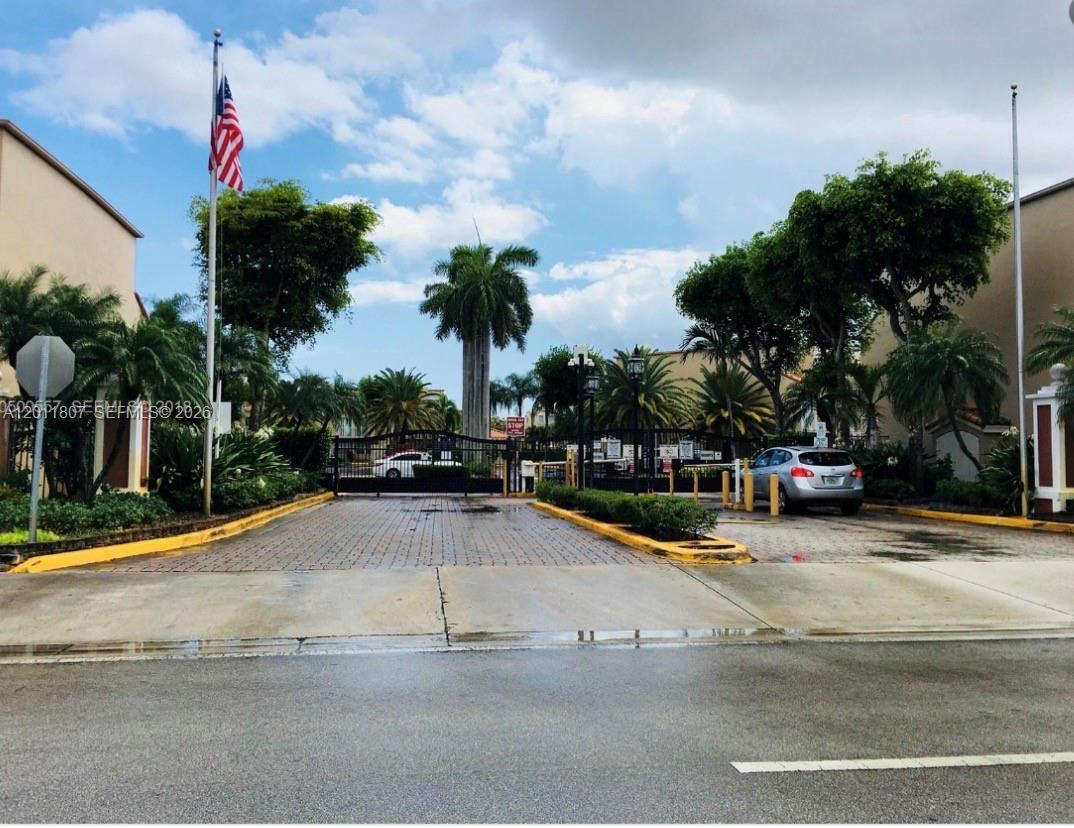 CORAL POINTE TOWNHOMES CO - Residential