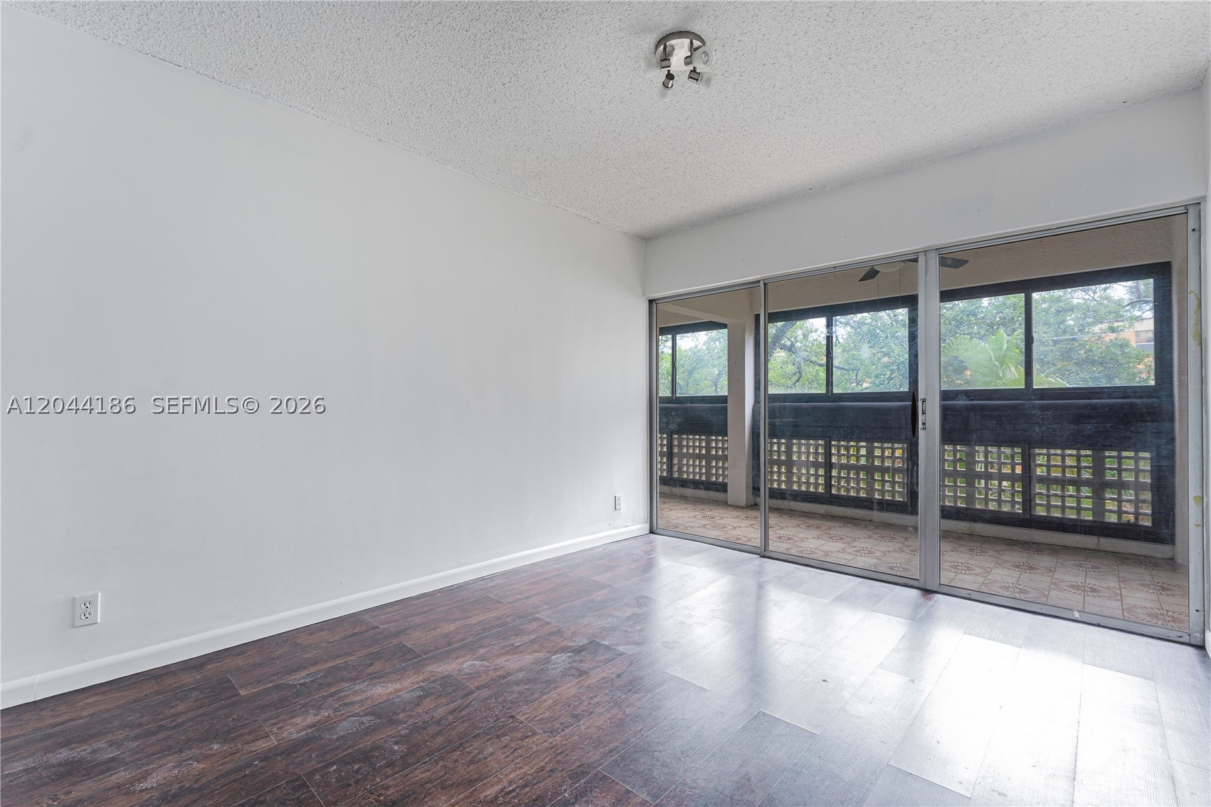 LAKES OF INVERRARY CONDO - Residential