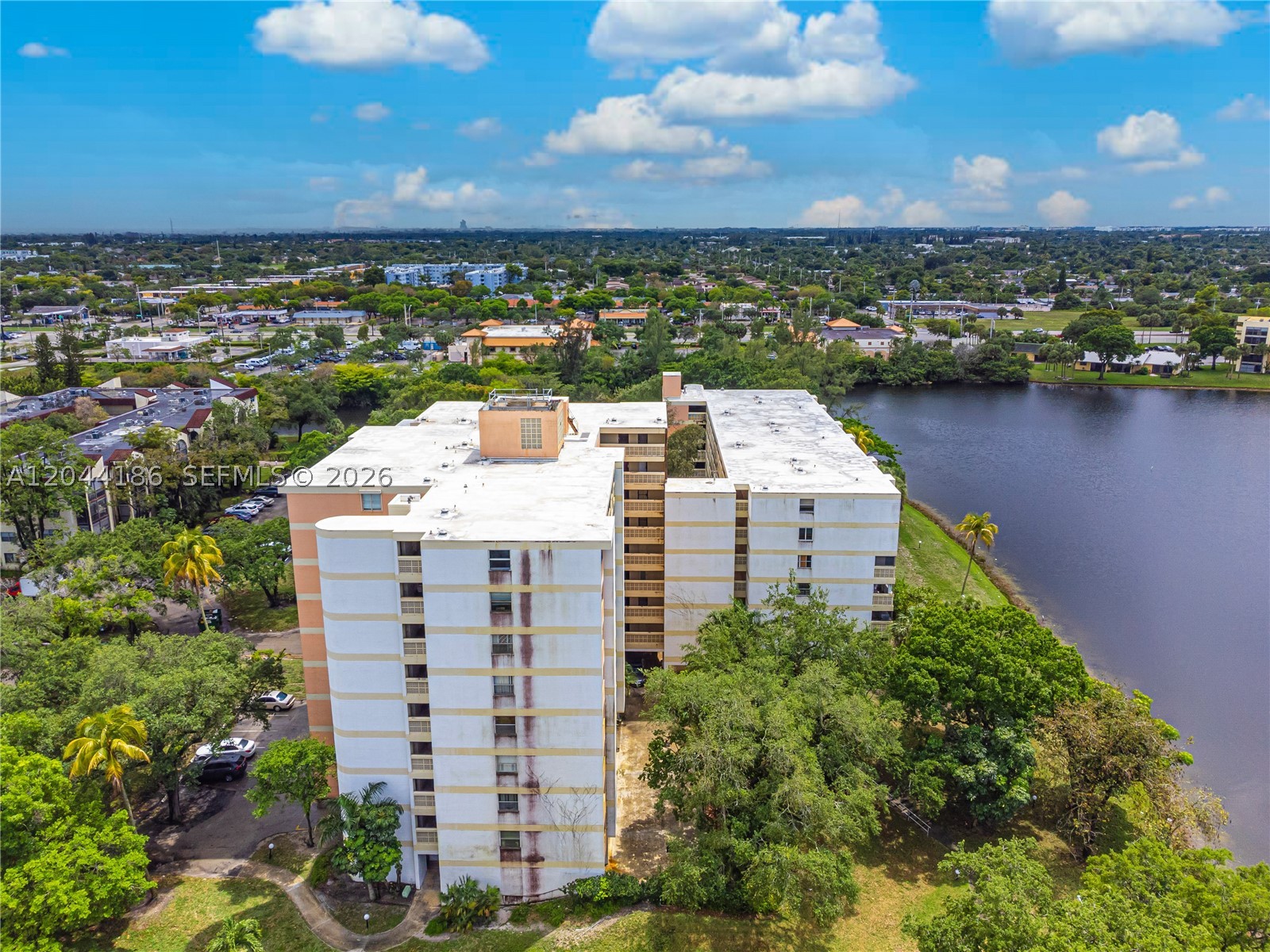 LAKES OF INVERRARY CONDO - Residential