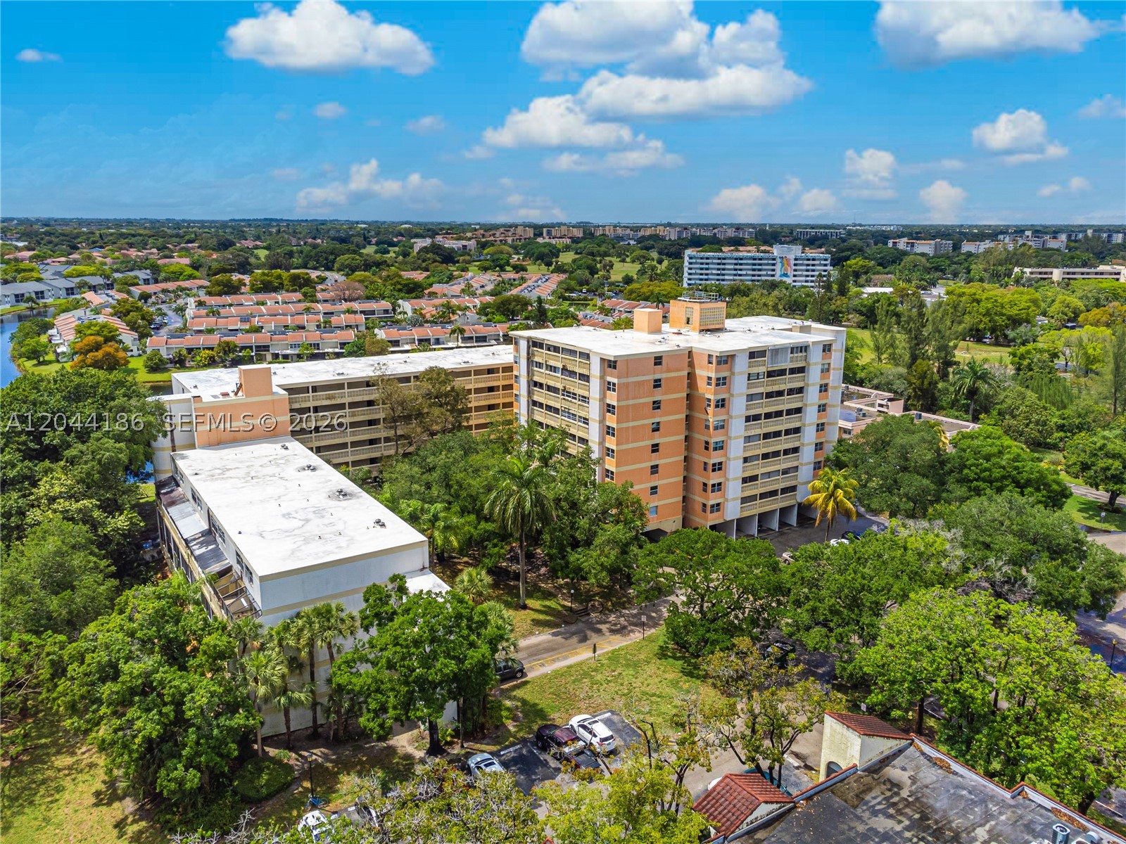 LAKES OF INVERRARY CONDO - Residential