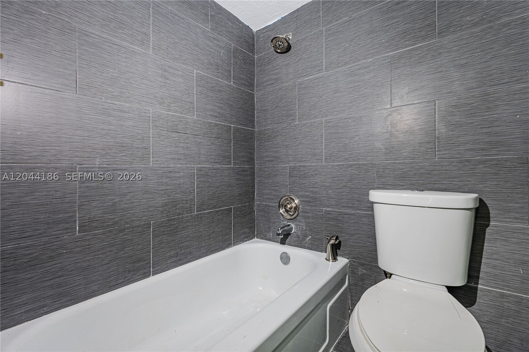 LAKES OF INVERRARY CONDO - Residential