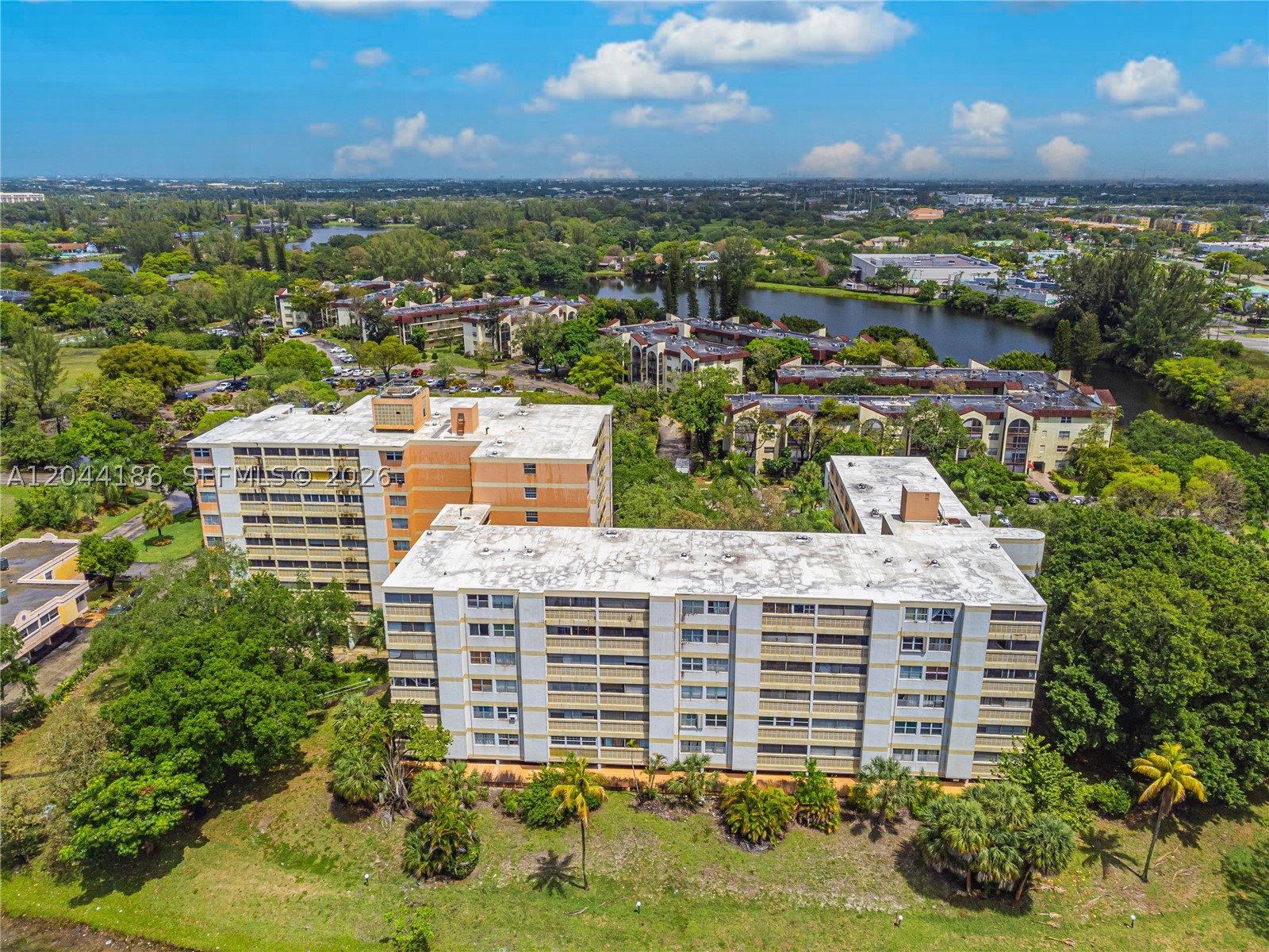 LAKES OF INVERRARY CONDO - Residential