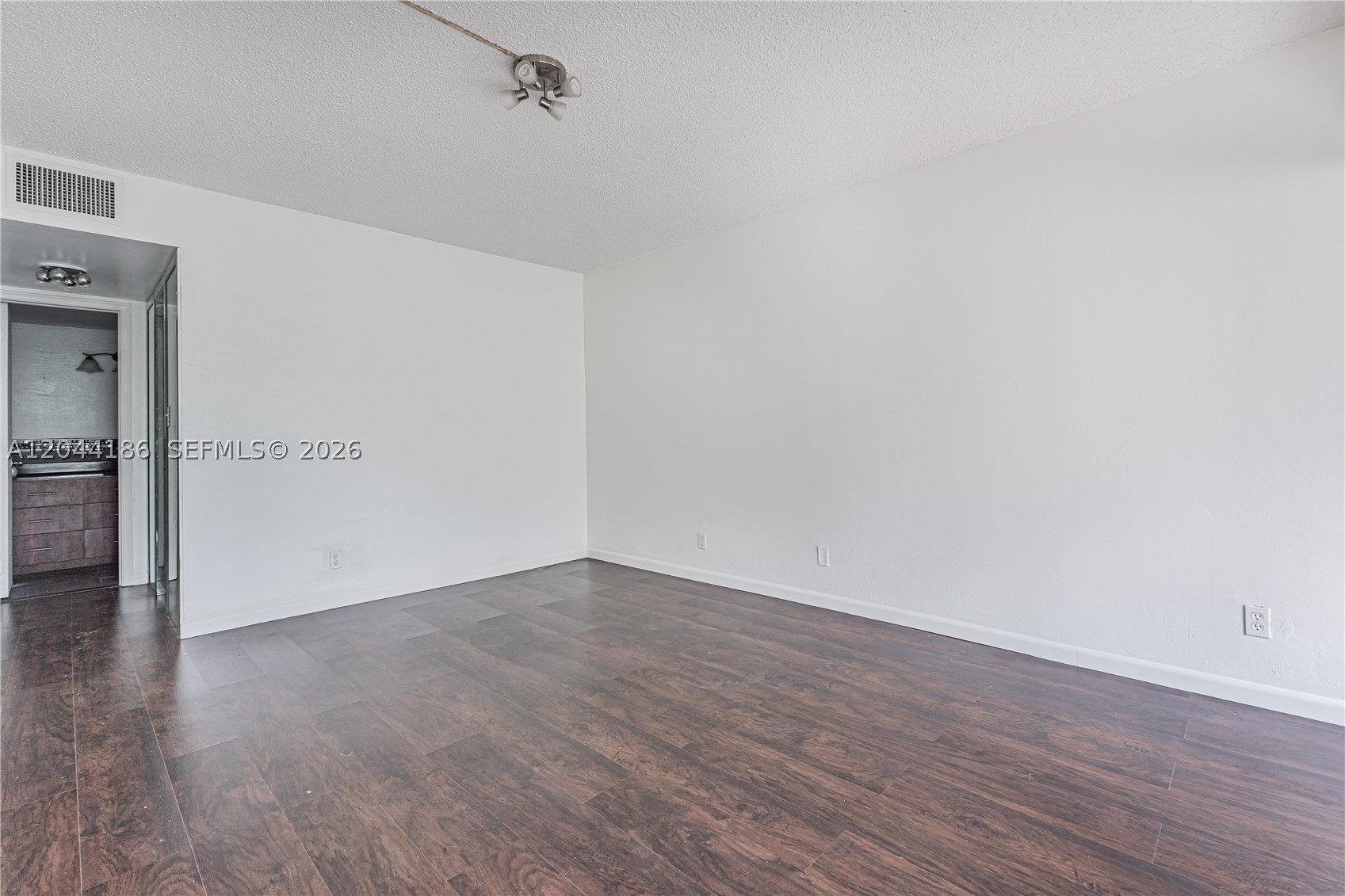 LAKES OF INVERRARY CONDO - Residential