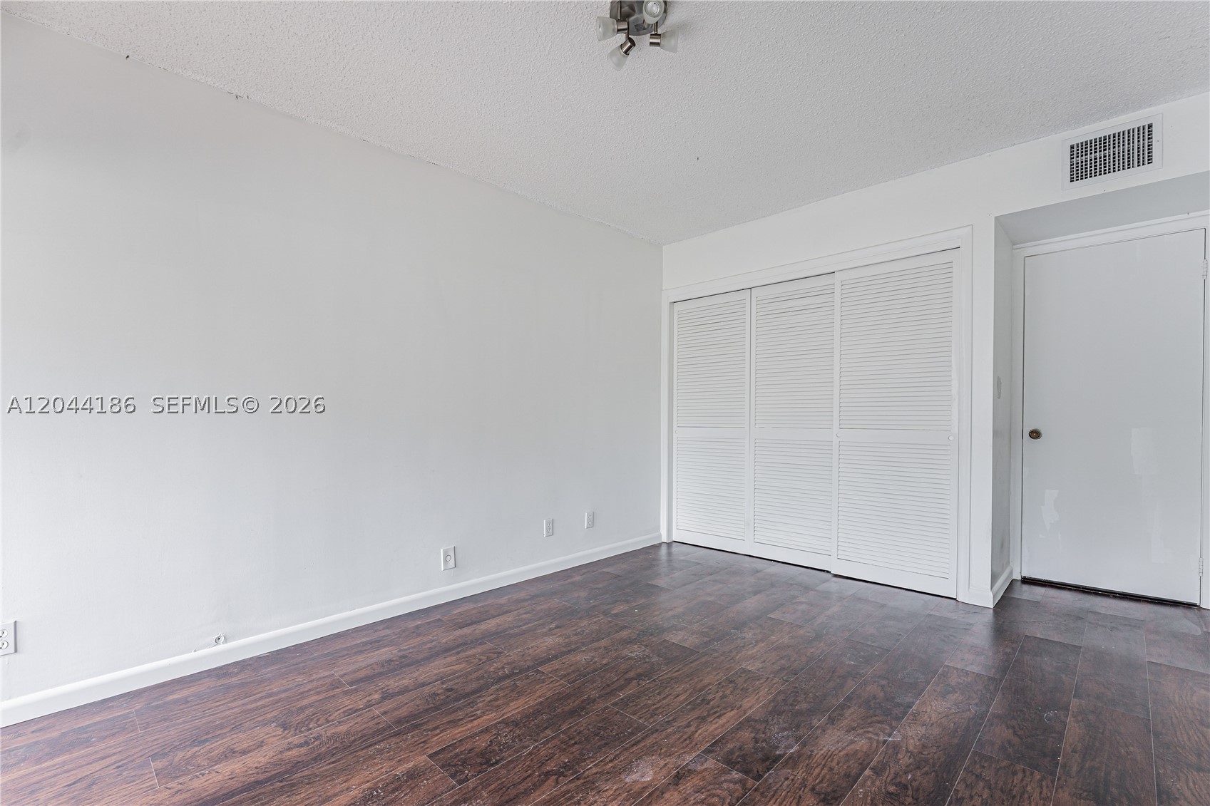 LAKES OF INVERRARY CONDO - Residential