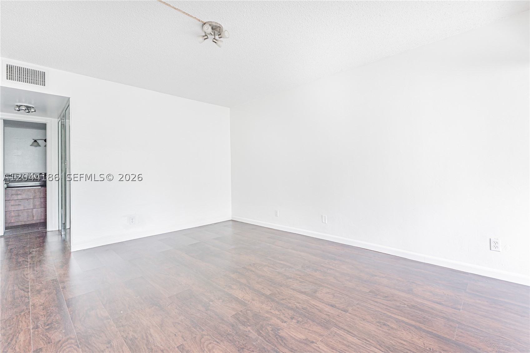 LAKES OF INVERRARY CONDO - Residential