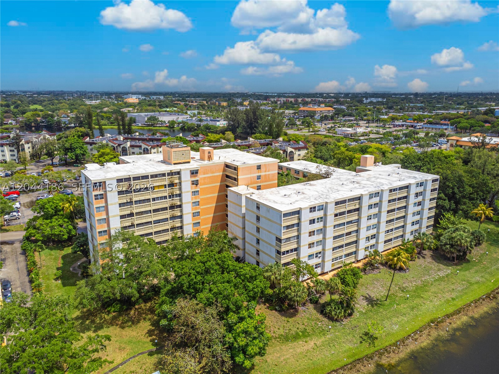 LAKES OF INVERRARY CONDO - Residential