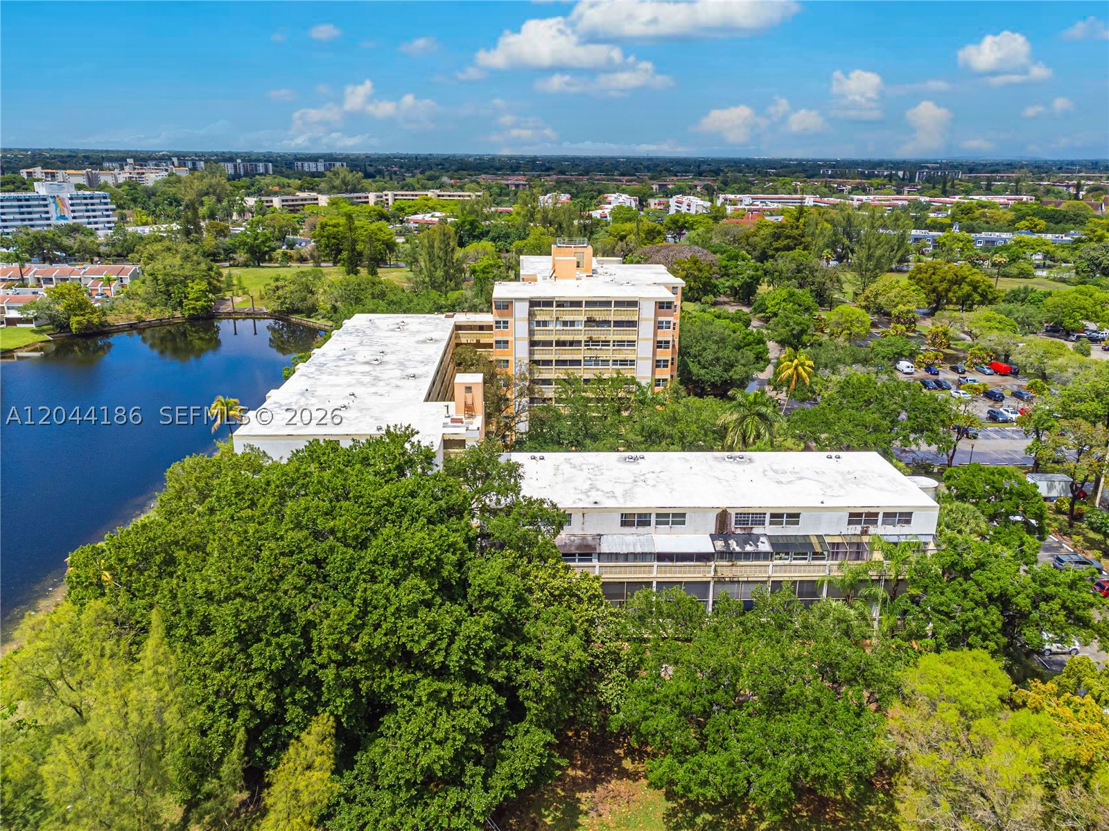 LAKES OF INVERRARY CONDO - Residential