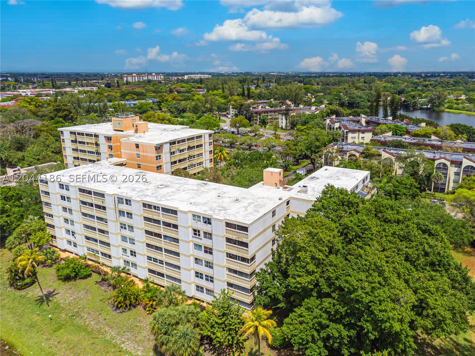 LAKES OF INVERRARY CONDO - Residential