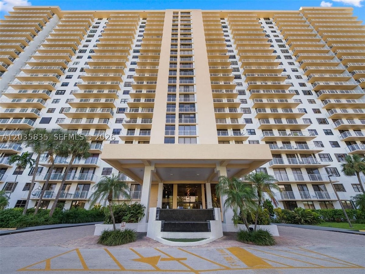 WINSTON TOWERS 700 CONDO - Residential Lease