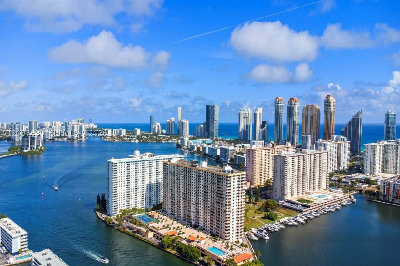 WINSTON TOWERS 700 CONDO - Residential Lease