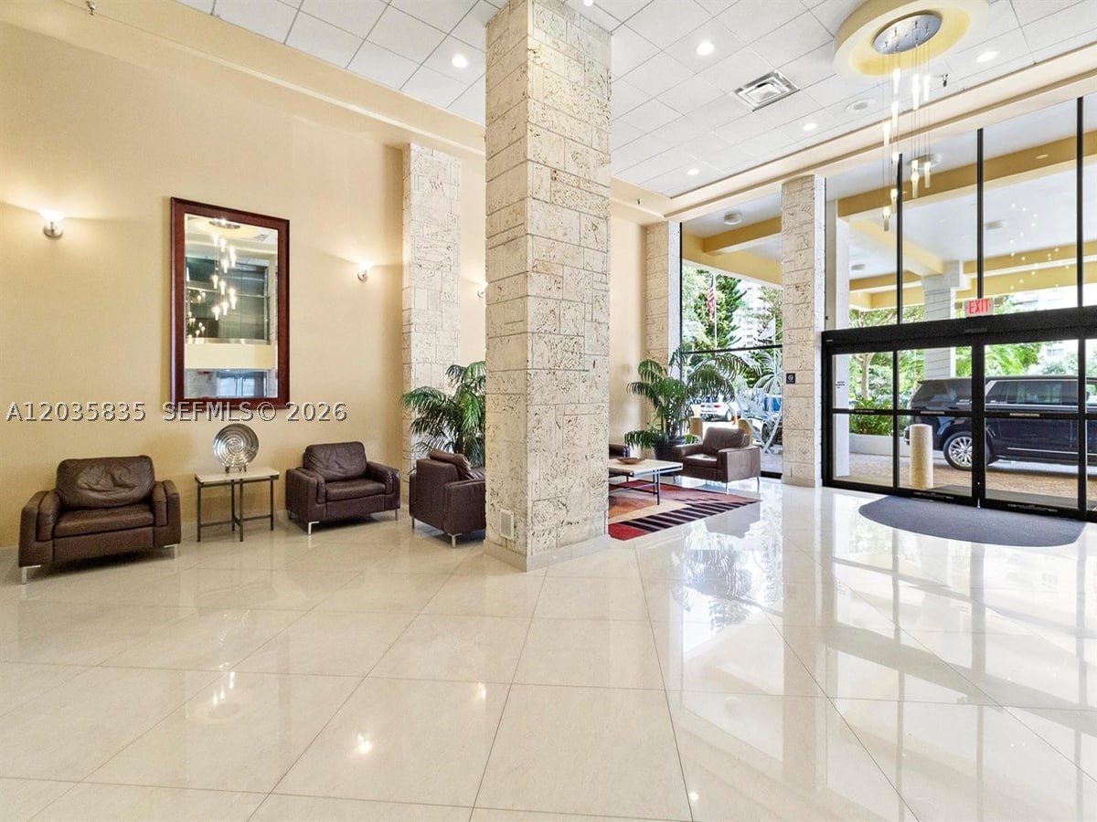 WINSTON TOWERS 700 CONDO - Residential Lease