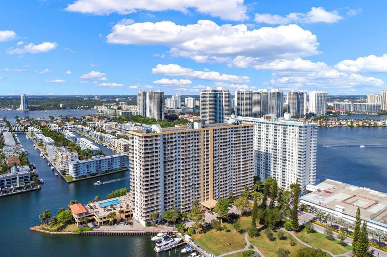 WINSTON TOWERS 700 CONDO - Residential Lease