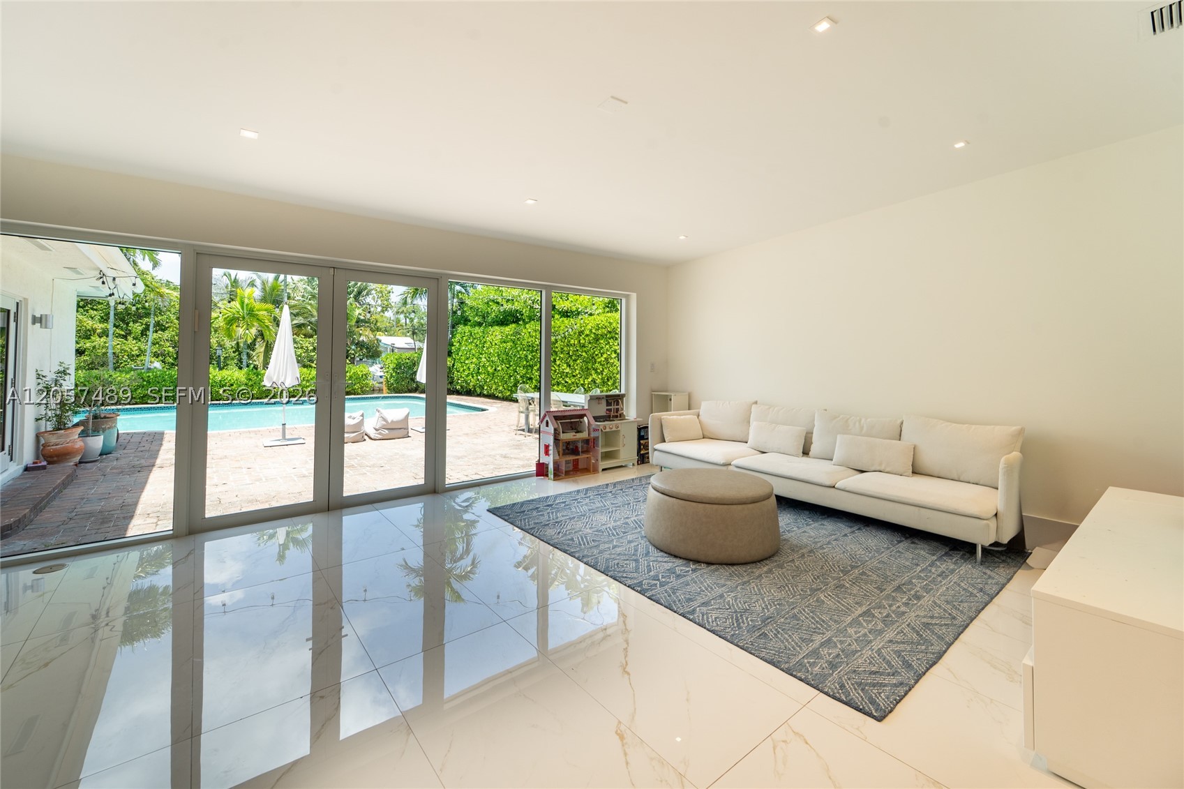 BISCAYNE POINT - Residential