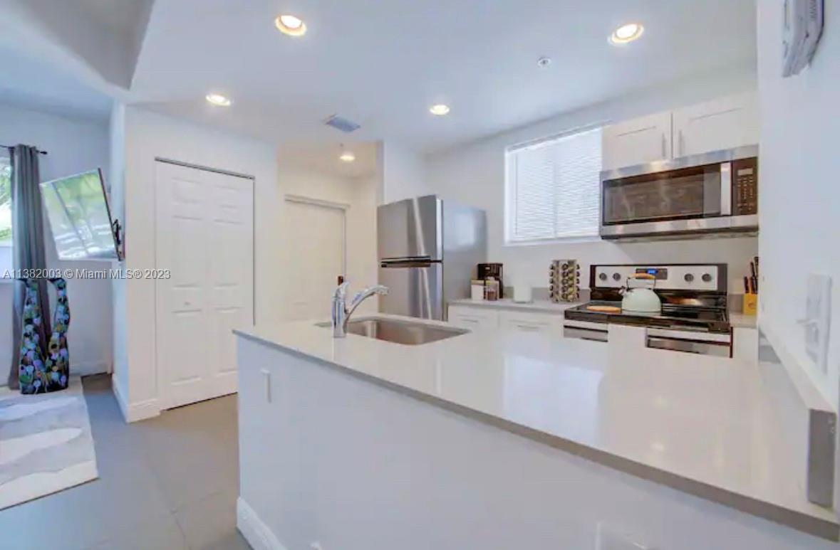 Wynwood Graffiti Building - Residential Lease