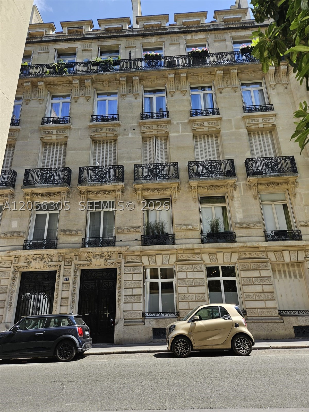 Nestled in an ultra-exclusive 16th Arrondissement neighborhood near Avenue Foch, this remarkable 260 sqm ground-floor Haussmann-style property offers unparalleled versatility. Currently operating as a high-end cosmetic surgery clinic, the space boasts exceptional volumes, 3.20-meter ceilings, original moldings, and pristine period parquet flooring.The flexible 12-room layout features large windows flooding the interior with natural light, overlooking both the street and a beautifully landscaped inner courtyard. Two private light wells provide an oasis of tranquility in the heart of the capital.Development Potential Bring your architect! This rare offering features outstanding value-add potential, including the ability to add approximately 20 sqm of usable space (subject to approvals). The property is perfectly suited for transformation into a grand private estate, a discreet Parisian pied-à-terre, or conversion into two independent luxury apartments.