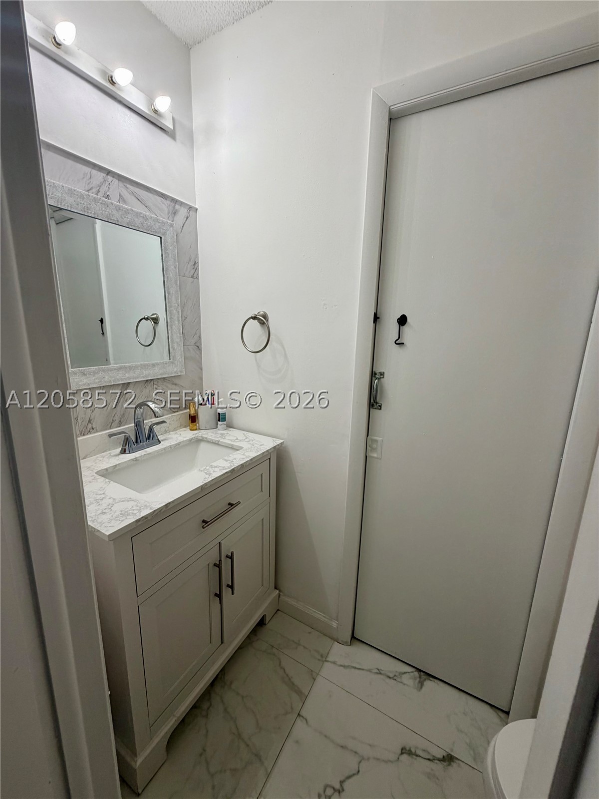 LAGUNA CONDO - Residential