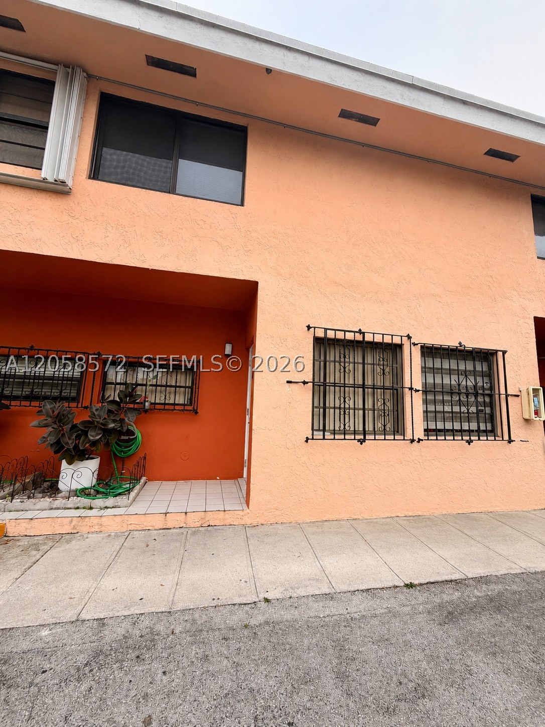 LAGUNA CONDO - Residential