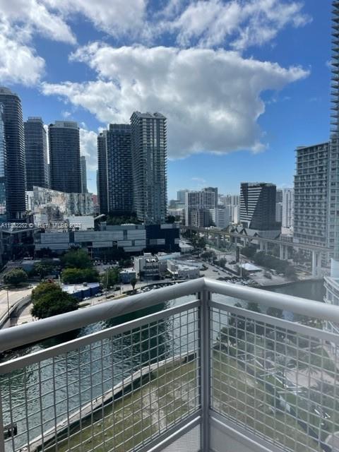 Beautiful unit 2/2 plus a den, great living and dining area. Newly painted Amazing views of the river, bay, and Brickell City Centre. Spacious balcony, marble tile throughout the unit. Blackout shades in all bedrooms and living room. . Wind features 2 pools, jacuzzi, spa, indoor basketball court, a fitness center, a game room, and 2 story party room. Walking distance to Brickell City Centre, Mary Brickell Village & Downtown with plenty of restaurants, shopping, & nightlife.