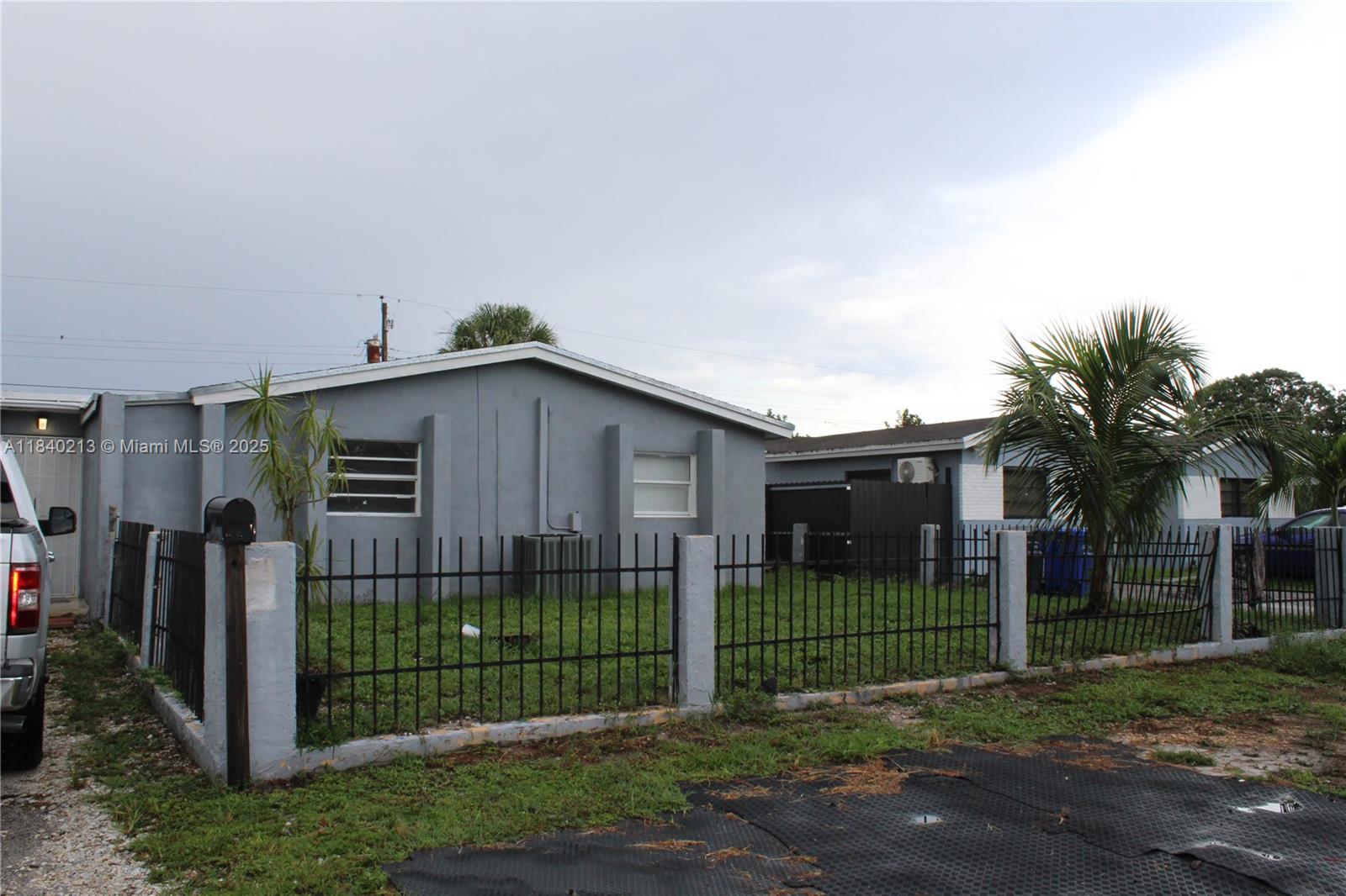 PALM LANE VILLA NO 4 - Residential