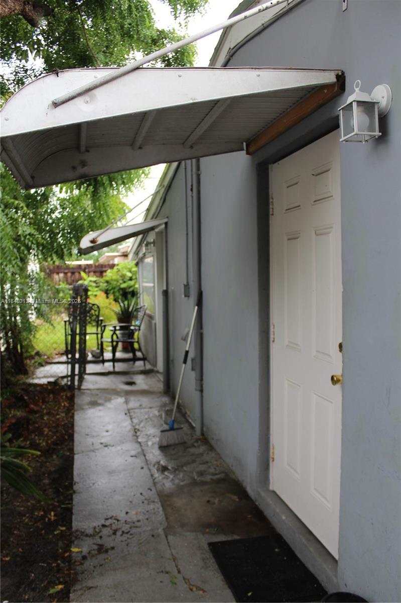 PALM LANE VILLA NO 4 - Residential
