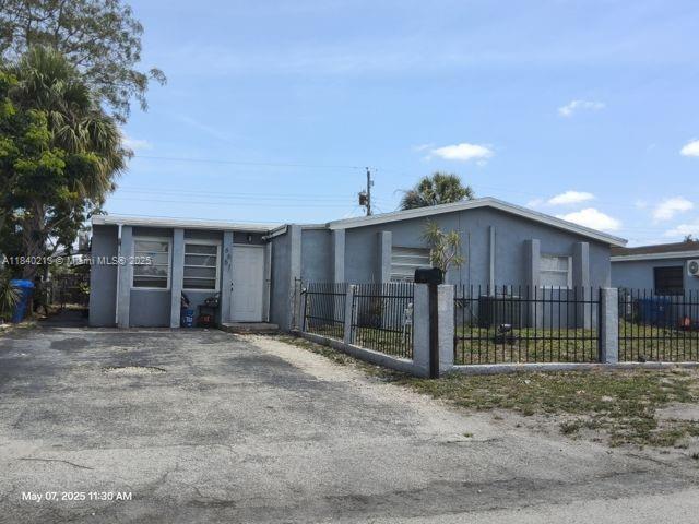 PALM LANE VILLA NO 4 - Residential